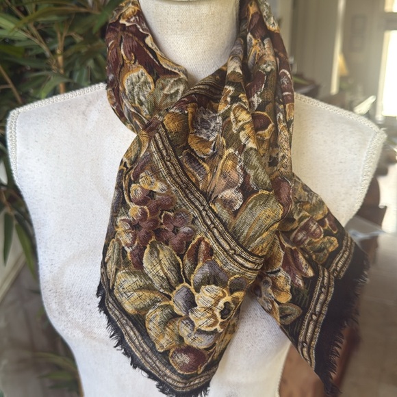 ECHO7 ladies, WOOL LAINE scarf very good condition beautiful fall colors - Picture 12 of 13